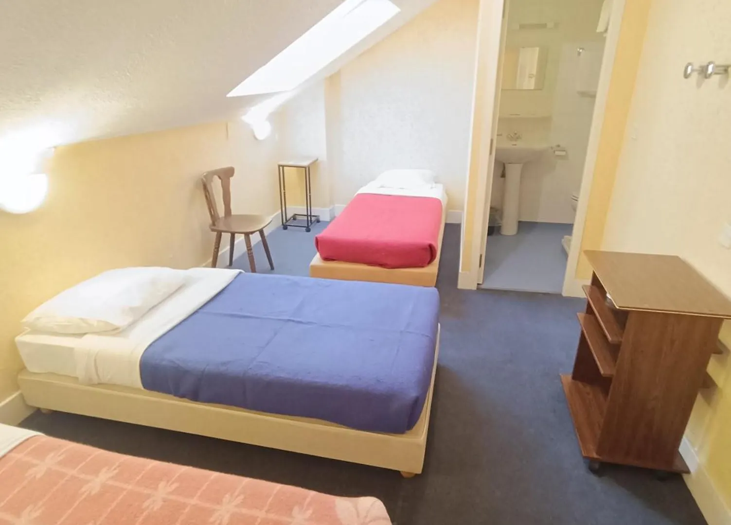 Chambre Chez Marie Et Didier 1 Minute A Pied Du Sanctuaire De Lourdes Guest house