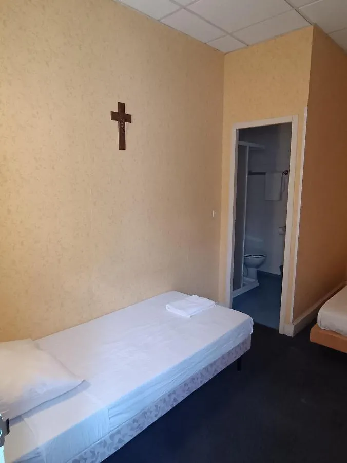 Chambre Chez Marie Et Didier 1 Minute A Pied Du Sanctuaire De Lourdes