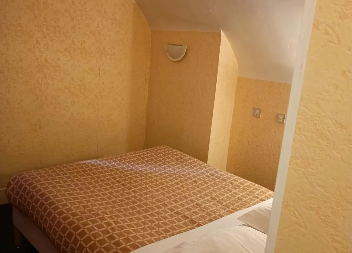 Chambre Chez Marie Et Didier 1 Minute A Pied Du Sanctuaire De Lourdes 0*,